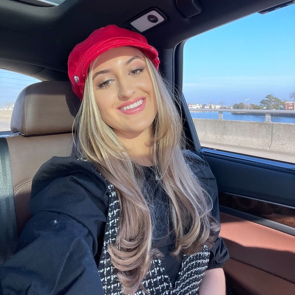 Meet your Posher, Adriana - Picture 1 of 5